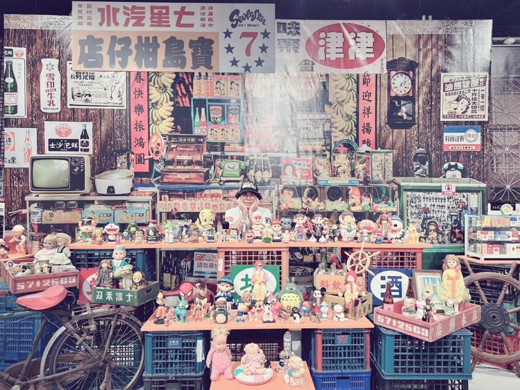 林國基「娃娃展」從花費30年間珍藏萬件娃娃玩具「芭比娃娃、鐵皮玩具、懷舊玩具、潮流玩具、木芥子娃娃、絨毛娃娃等」中精選1,500件工藝娃娃，首度展現驚人收藏。圖／林國基提供
