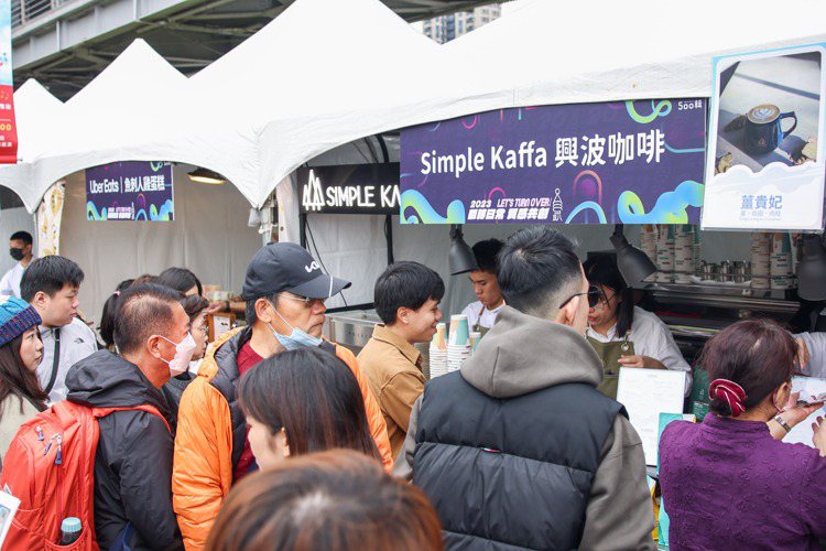 2023 500趴於12/1、12/2、12/3三天在台北101水舞廣場展開，除了有25組音樂人為歌迷帶來最享受的Live現場，還有台灣風格餐飲齊聚。圖／500輯攝影團隊