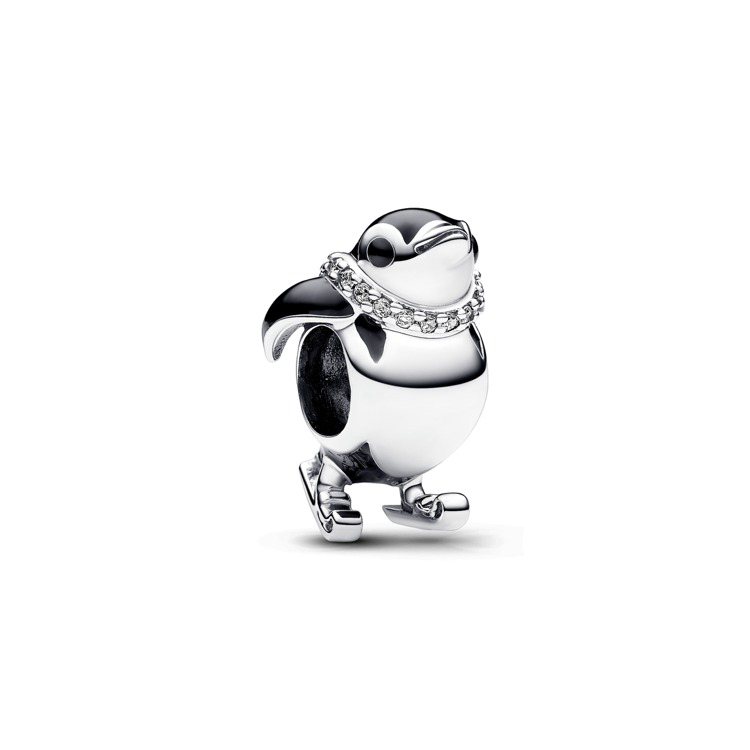 Pandora Moments滑雪企鵝串飾，2,080元。圖／Pandora提供