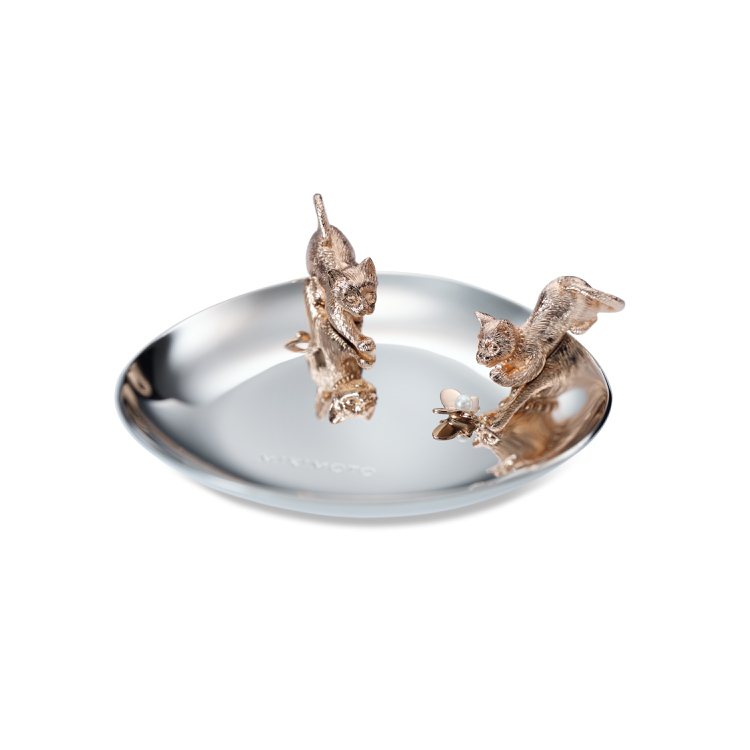 網路商店獨家Mikimoto Luxury Gift Collection貓咪珠寶盤，鍍錫不鏽鋼/玫瑰金鍍錫合金與日本Akoya珍珠，7,000元。圖／MIKIMOTO提供