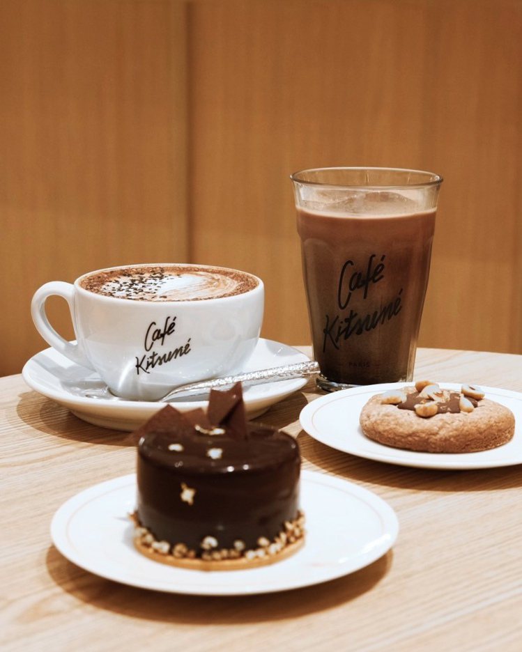 Café Kitsuné冬季套餐以黑芝麻及巧克力為主軸，選用法芙娜巧克力搭配香氣馥郁的黑芝麻，佐以果香味為主的阿拉比卡濃縮咖啡，帶出獨具層次的香氣。圖／Café Kitsuné提供