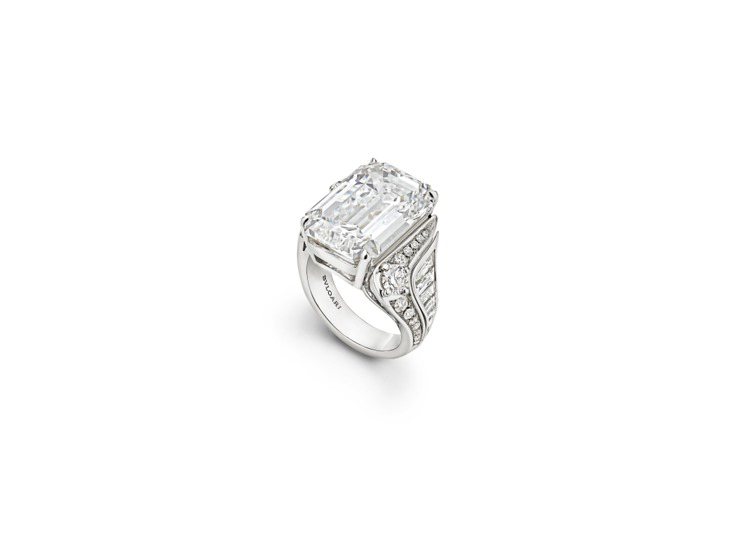 凱莉墨里根配戴的BVLGARI頂級鑽石戒指。圖／寶格麗提供