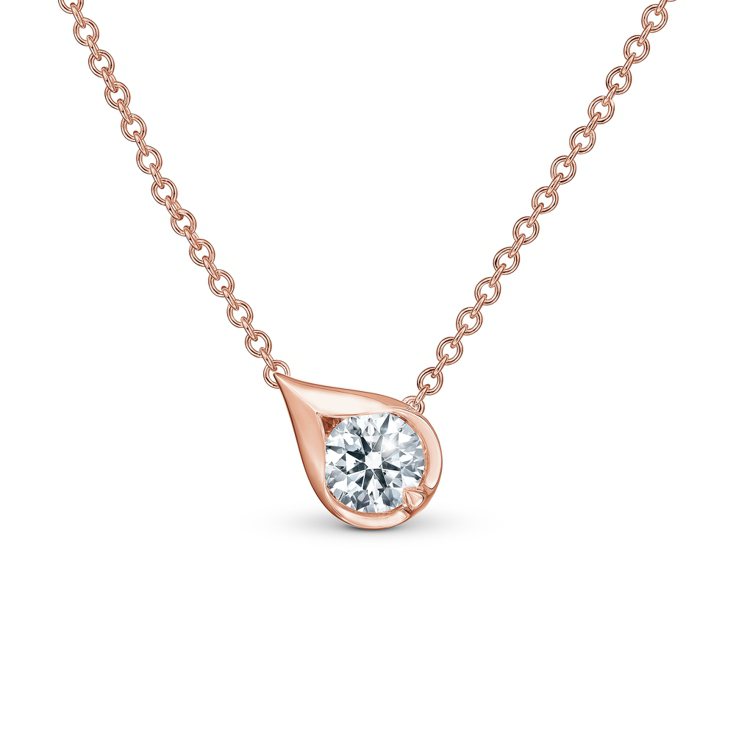 Hearts On Fire日常款LU Droplet玫瑰金鑽石項鍊，主鑽約0.50克拉，17萬8,000元起。圖／Hearts On Fire提供