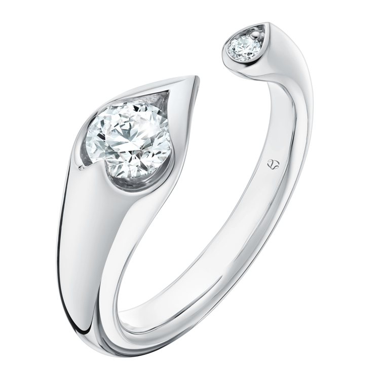 Hearts On Fire日常款LU Droplet Open白K金鑽石戒指，主鑽約0.50克拉，17萬2,000元起。圖／Hearts On Fire提供