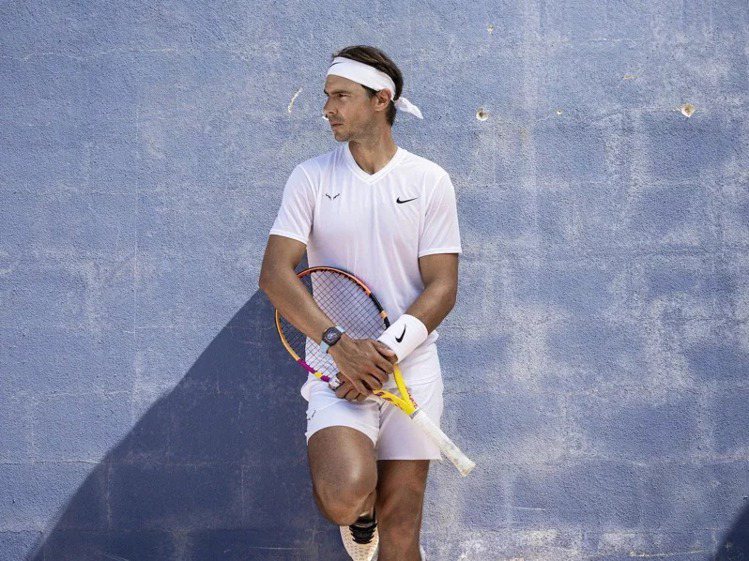 稱霸紅土的Rafael Nadal除了在法網連連奪冠，場邊並與頂級鐘表品牌RICHARD MILLE合作無間，是球場外的時尚焦點。圖 / RICHARD MILLE提供。