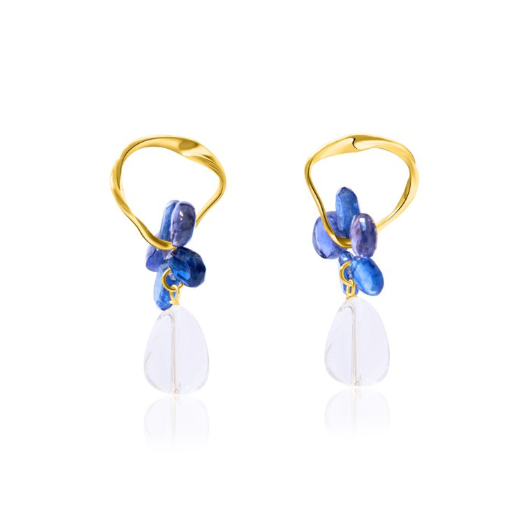 Olivia Yao Jewellery純淨無畏藍晶石氣泡耳環，4,280元。圖／Olivia Yao Jewellery提供