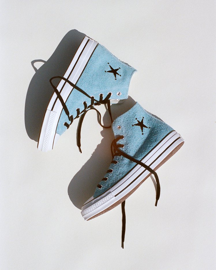 Converse x Stüssy系列CHUCK 70帆布鞋，3,480元。圖／Converse提供