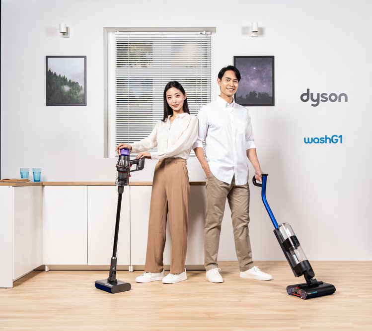 Dyson新推出2款濕式清潔產品，包括WashG1雙驅四刷無線洗地機（右）、Digital Slim Submarine輕量乾濕全能洗地吸塵器（左）。圖／Dyson提供