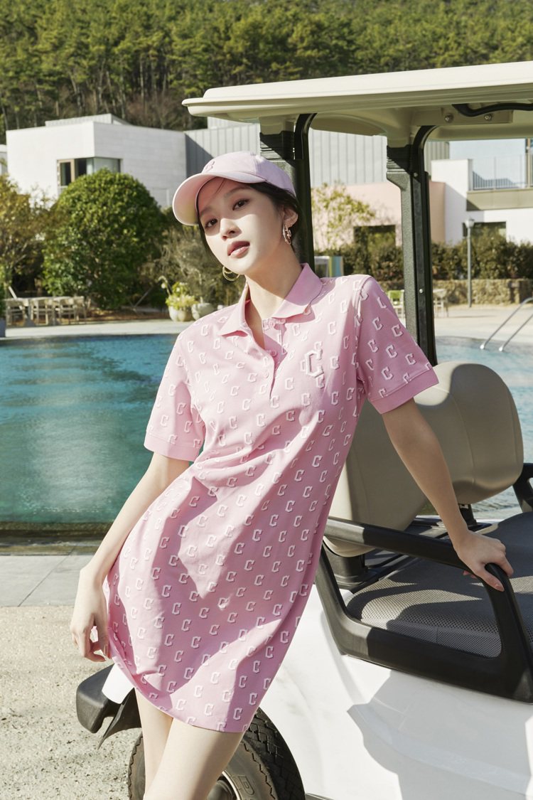 韓國女星文佳煐詮釋潮流品牌MLB Korea春夏形象廣告。圖／MLB Korea提供