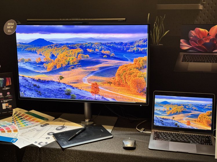 最適合Mac外接的螢幕PD3225U，無需透過軟體即可精準實現MacBook與外接螢幕間的色彩一致性。記者黃筱晴／攝影