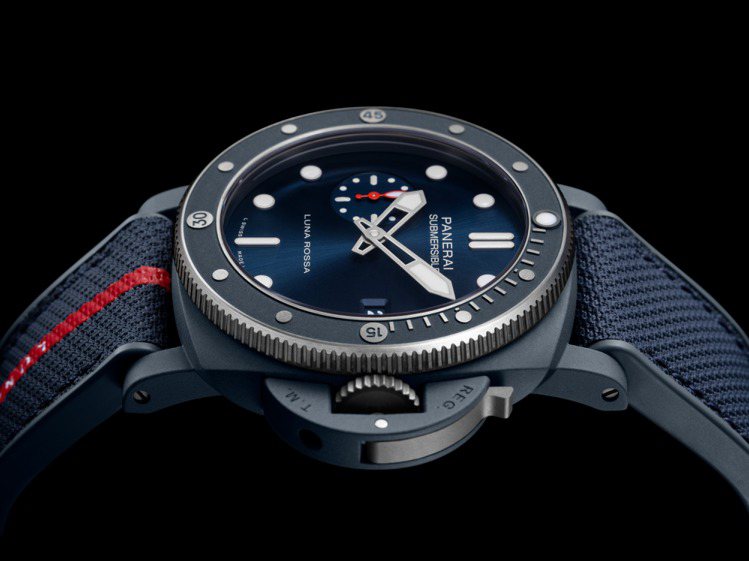Submersible QuarantaQuattro Luna Rossa Ti-Ceramitech™腕表（PAM01466），51萬元。圖／PANERAI提供