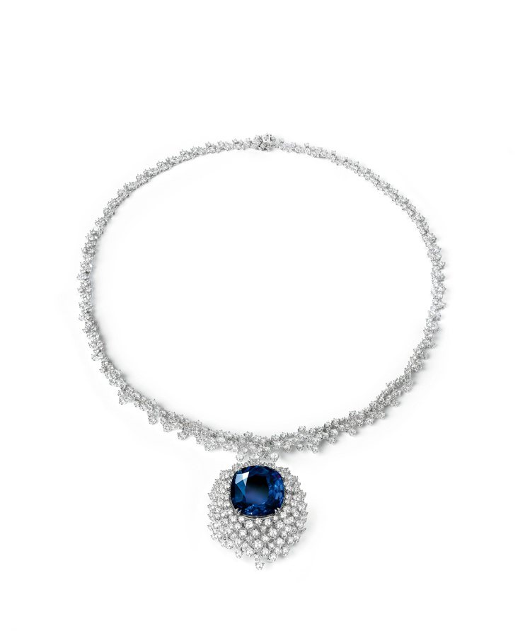 DAMIANI Mimosa Eternal Blue永恆皇家藍寶石鑽石項鍊，8,990萬元。圖／DAMIANI提供