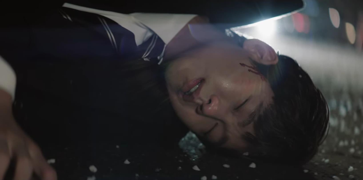 金秀賢飾演的白賢祐意外在15集片尾出車禍。圖／摘自Netflix