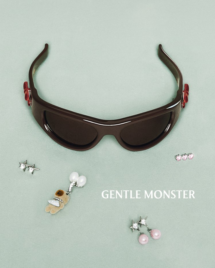 JENTLE SALON聯名系列太陽眼鏡，跳脫了「眼鏡」框架，在鏡腿上可以自由添加由Jennie一同構想的可愛裝飾。圖／GENTLE MONSTER提供