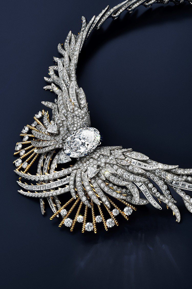 2024 Blue Book高級珠寶Tiffany Céleste飛羽凌空系列項鍊，鉑金與18K黃金鑲嵌逾20克拉鑽石。圖／Tiffany提供