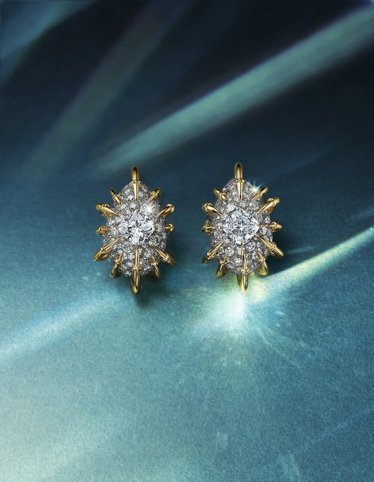 2024 Blue Book高級珠寶Tiffany Céleste燦爛之輝系列耳環，鉑金與18K黃金鑲嵌主石逾3克拉鑽石及鑽石。圖／Tiffany提供