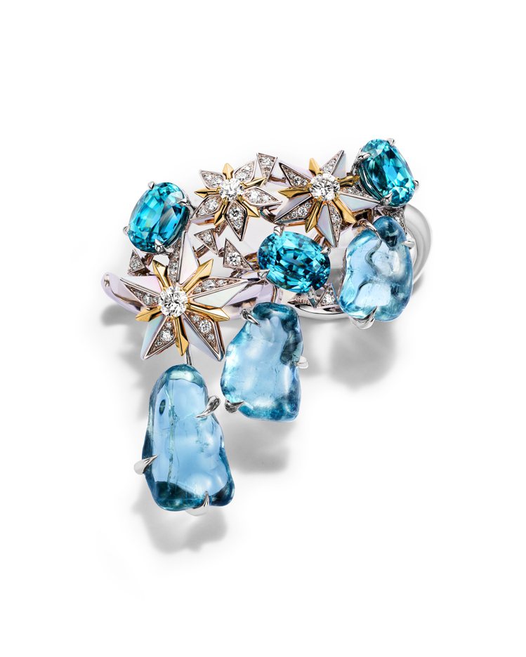 2024 Blue Book高級珠寶Tiffany Céleste星夜如夢系列胸針，鉑金與18K黃金鑲嵌逾9克拉藍色風信子石及逾16克拉海水藍寶，珍珠母貝及鑽石。圖／Tiffany提供