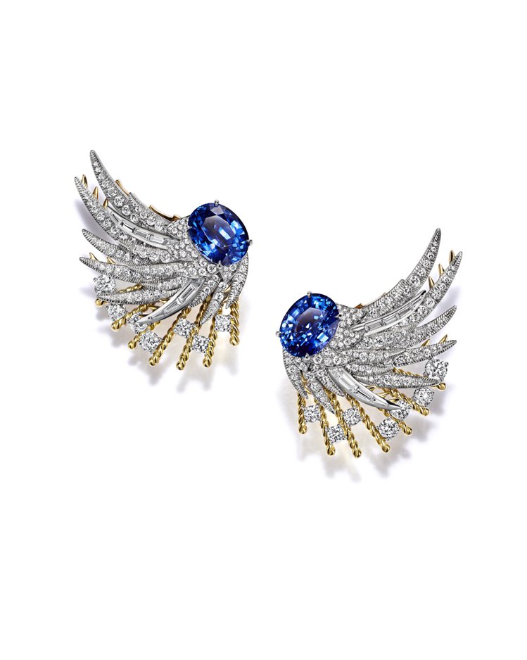 2024 Blue Book高級珠寶Tiffany Céleste飛羽凌空系列耳環，鉑金與18K黃金鑲嵌各逾4克拉未經優化處理的斯里蘭卡藍寶石及鑽石。圖／Tiffany提供