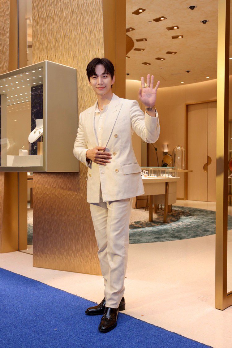 現身台北101精品概念店的李俊昊，展現了一如伯爵紳士般的風度翩翩。記者李政龍／攝影