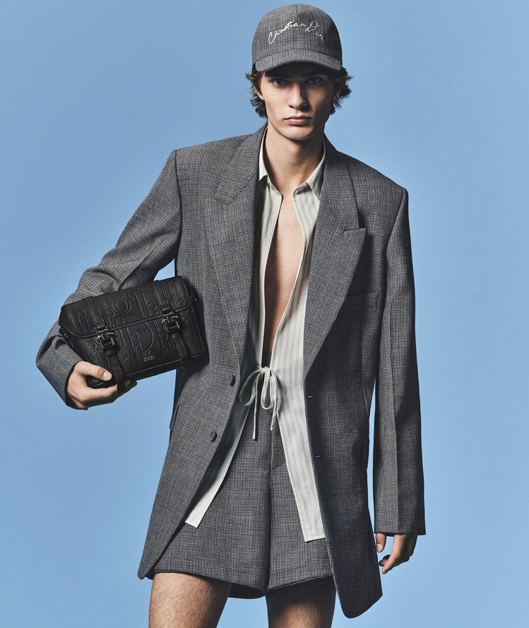 Dior推出由男裝創意總監Kim Jones所構思出的全新Gravity Leather皮革設計。圖／Dior提供