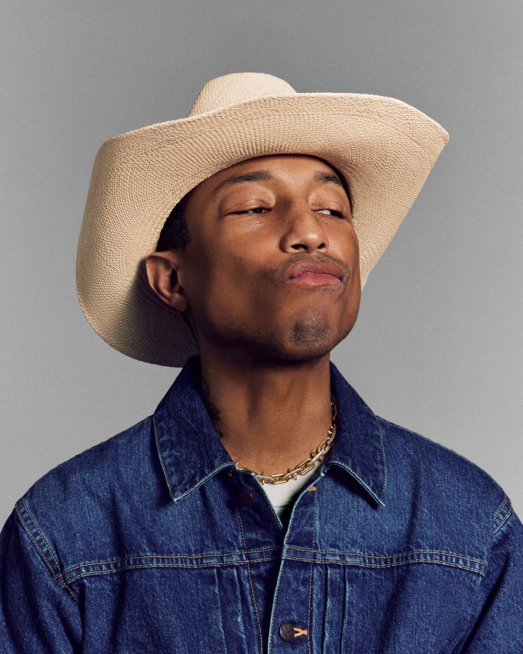 Pharrell Williams配戴全新Tiffany Titan by Pharrell Williams珠寶系列。圖／Tiffany提供
