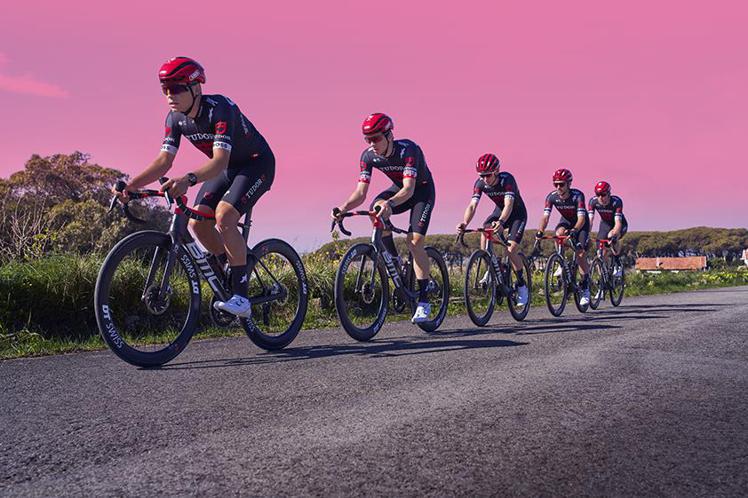 帝舵表PELAGOS FXD CHRONO「自行車版」將伴隨帝舵表職業自行車隊出戰全球最具挑戰的頂尖賽事。圖／帝舵表提供