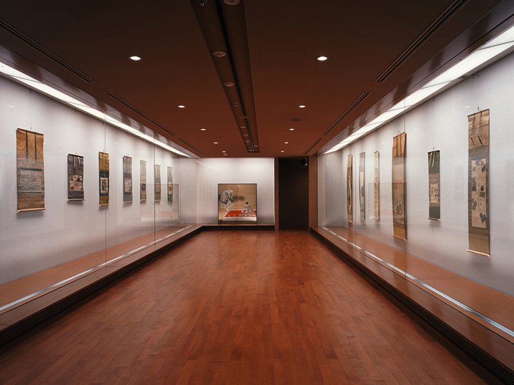 1988年成立的京都細見美術館由建築師大江正設計。展現現代與傳統融合的京町家形象當代建築，榮獲第40屆「建築業協會獎」。圖／信濃川提供