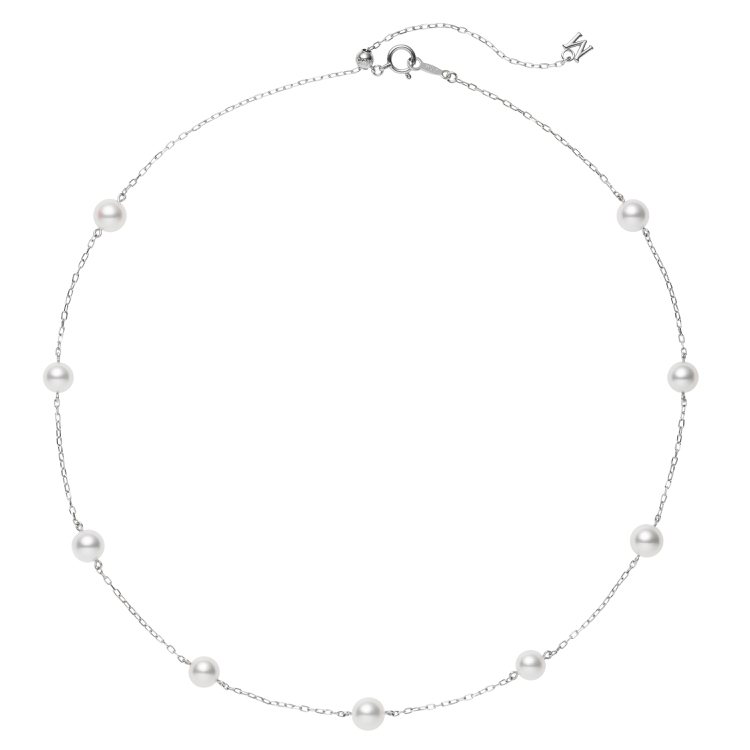 MIKIMOTO珍珠項鍊，18K白金鍊結，搭配9顆日本Akoya珍珠（珍珠尺寸約6.00-6.75毫米），可透過滑動鍊調整長度，62,000元。圖／MIKIMOTO提供