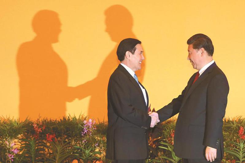 前總統馬英九今天起赴中國大陸訪問，行程包括廣東、陝西和北京，「馬習二會」是否在北京登場受到高度關注。圖為二○一五年在新加坡舉行的馬習會。本報資料照片
