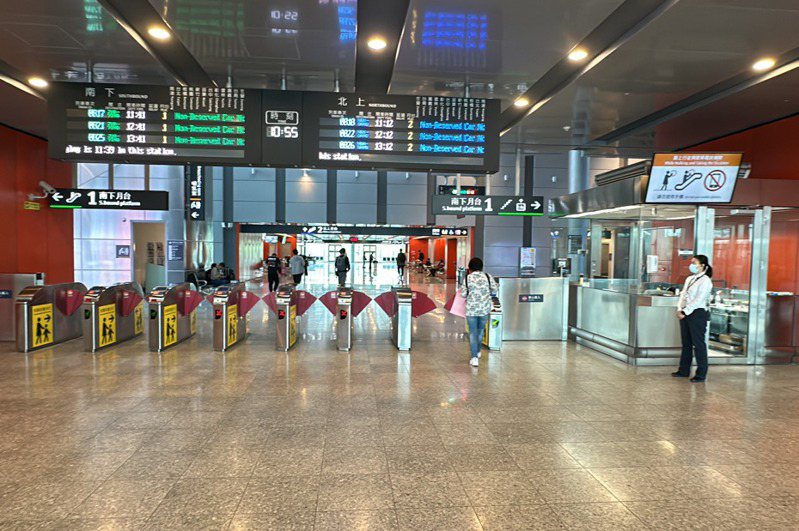高鐵雲林站閘口設在1樓前方，高鐵公司表示，開放後站涉及整個站體管理需重配置與調整。記者蔡維斌／攝影