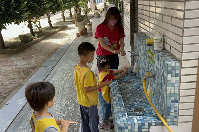 台南已近百國小、5千多學童腸病毒停課，台南市長黃偉哲呼籲家長千萬不能輕忽要嚴陣以待。聯合報系資料照