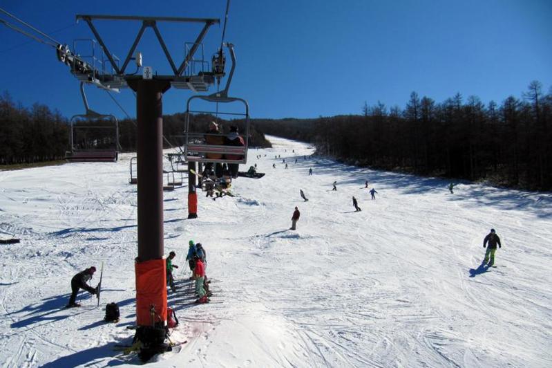 KKday瞄準2024年寒假與過年檔期，推薦富士山二合目滑雪場等行程。圖／KKday提供