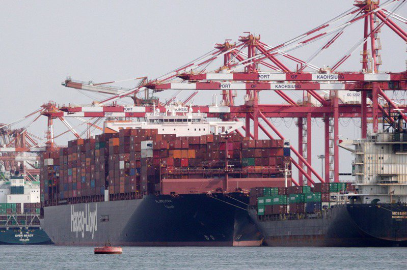 北美線SCFI貨櫃運價本周由紅翻黑。 聯合報系資料庫