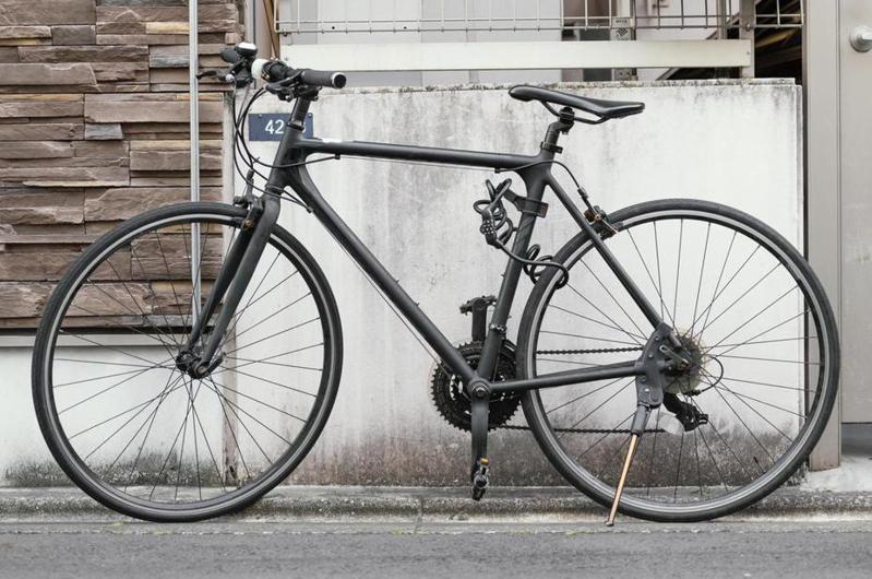 日本89歲阿公谷上滿夫為了去見住在東京的兒子，3月騎著自行車從神戶市出發，橫跨約600公里，儘管中途歷經風雨、摔倒約20次，經過9天後順利抵達東京，笑容滿面地見到家人。自行車示意圖／ingimage