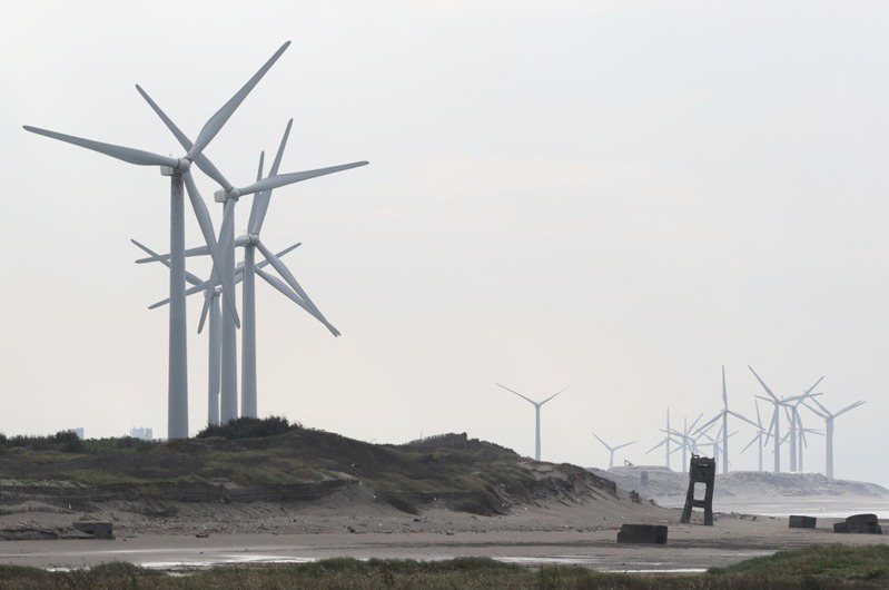 經濟部「綠電信保機制」將於9月上路。圖為風力發電示意圖。記者潘俊宏／攝影