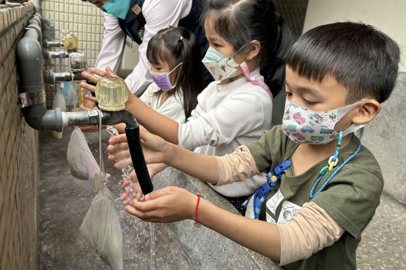 腸病毒進入流行期，醫生提醒5歲以下幼童為重症高危險族群，要勤洗手保持衛生，降低感染風險。示意圖／聯合報系資料照