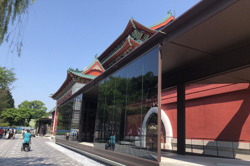 國立歷史博物館整修遭國民黨立委批「去中國化」，館長王長華及建築師林聖峰等人解釋一切是從專業及公共性考量，與「去中國化」毫無關係。 聯合報系記者何定照／攝影