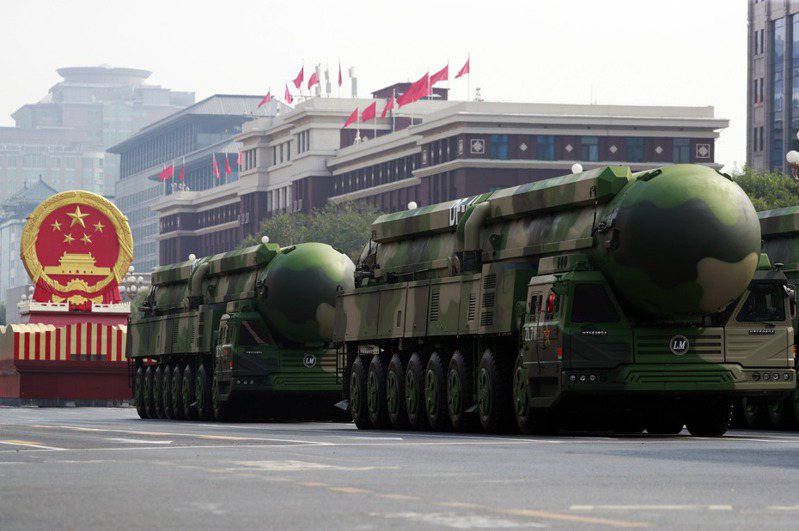 美國希望與中國建立類似美俄「彈道飛彈發射協定」的飛彈發射通知機制。圖為解放軍東風41洲際彈道飛彈2019年在天安門廣場參加閱兵。中新社