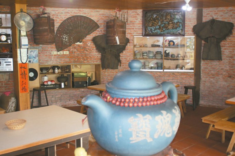 福中居超大茶壺，是「鎮店之寶」。 記者王長鼎／攝影