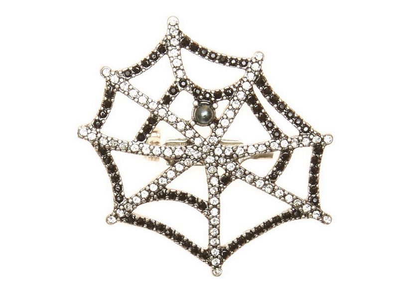 黑水晶蜘蛛網胸針，6,290元。圖／Marc Jacobs提供