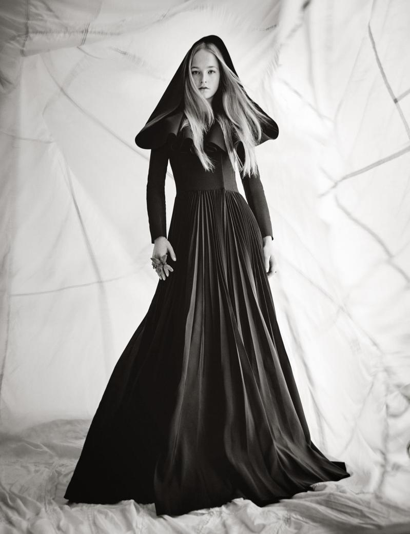 Maria Grazia Chiuri設計2017春夏高級訂製服系列Metamorphique晚禮服。圖／Dior提供