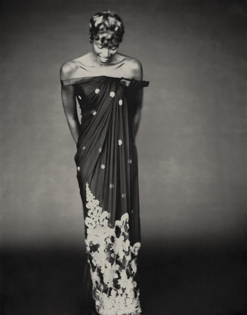 娜歐蜜坎貝爾詮釋Gianfranco Ferre設計的1996秋冬高級訂製系列Shalimar洋裝。圖／Dior提供