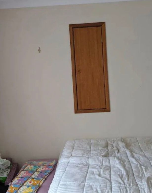 澳洲媽媽泰勒（Taylor Anne）全家剛搬進新屋內，卻發現小女兒房間內的牆壁中央有一道詭異木門。圖擷自mirror