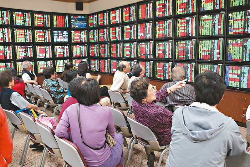 台灣證券交易所今天公布至8月底止，投資人累計開戶數達1239萬1734戶。（本報系資料庫）