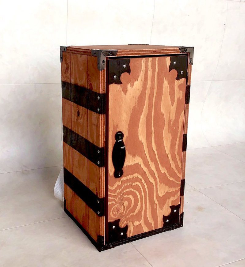 網友在網上分享木匠友人所製作的炭治郎木箱，引發熱烈迴響。圖／Twitter