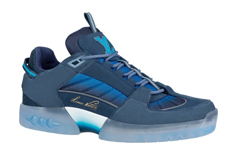 A View藍色運動鞋，39,300元。圖／LV提供