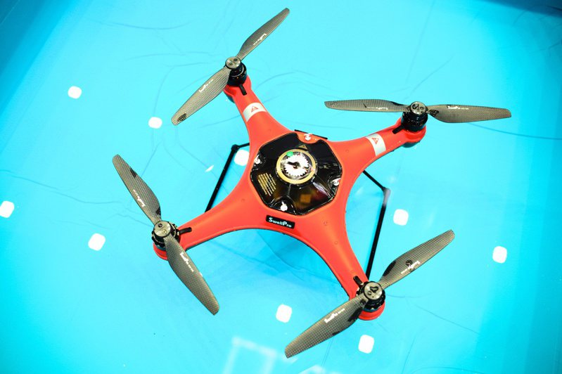 亞馬遜申請無人機遞送包裹8月底獲FAA核准，象徵無人機送貨的時代已經來臨，引動相關台系「無人機概念股」受到市場矚目。（本報系資料庫）