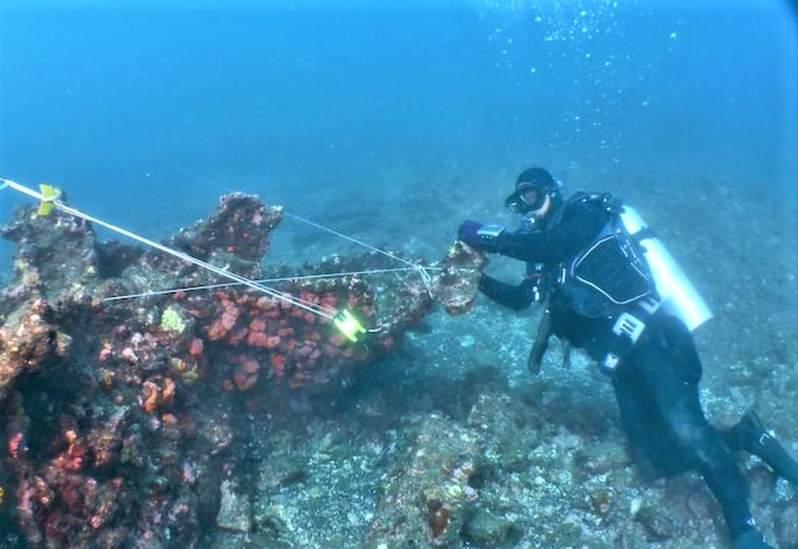 「山藤丸」在澎湖六呎礁海域觸礁沉沒，中研院水下考古隊定期下海監測，檢視是否受海流等外力破壞。圖／文化部文資局提供