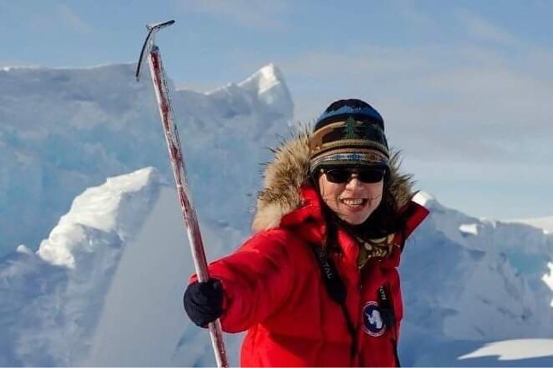 科學家林映岑談及在南極的研究表示，她是利用2套光學雷達觀測鐵和鈉原子在高層大氣的密度、分布，希望經數據蒐集，找到地震、颱風與火山爆發等活動，經重力波影響高層大氣的證據，得知南極上空大氣動態。（林映岑提供）中央社