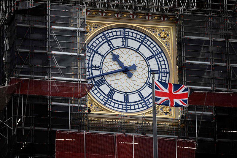 一面英国国旗13日在伦敦大笨钟前飘扬。图／法新社(photo:UDN)